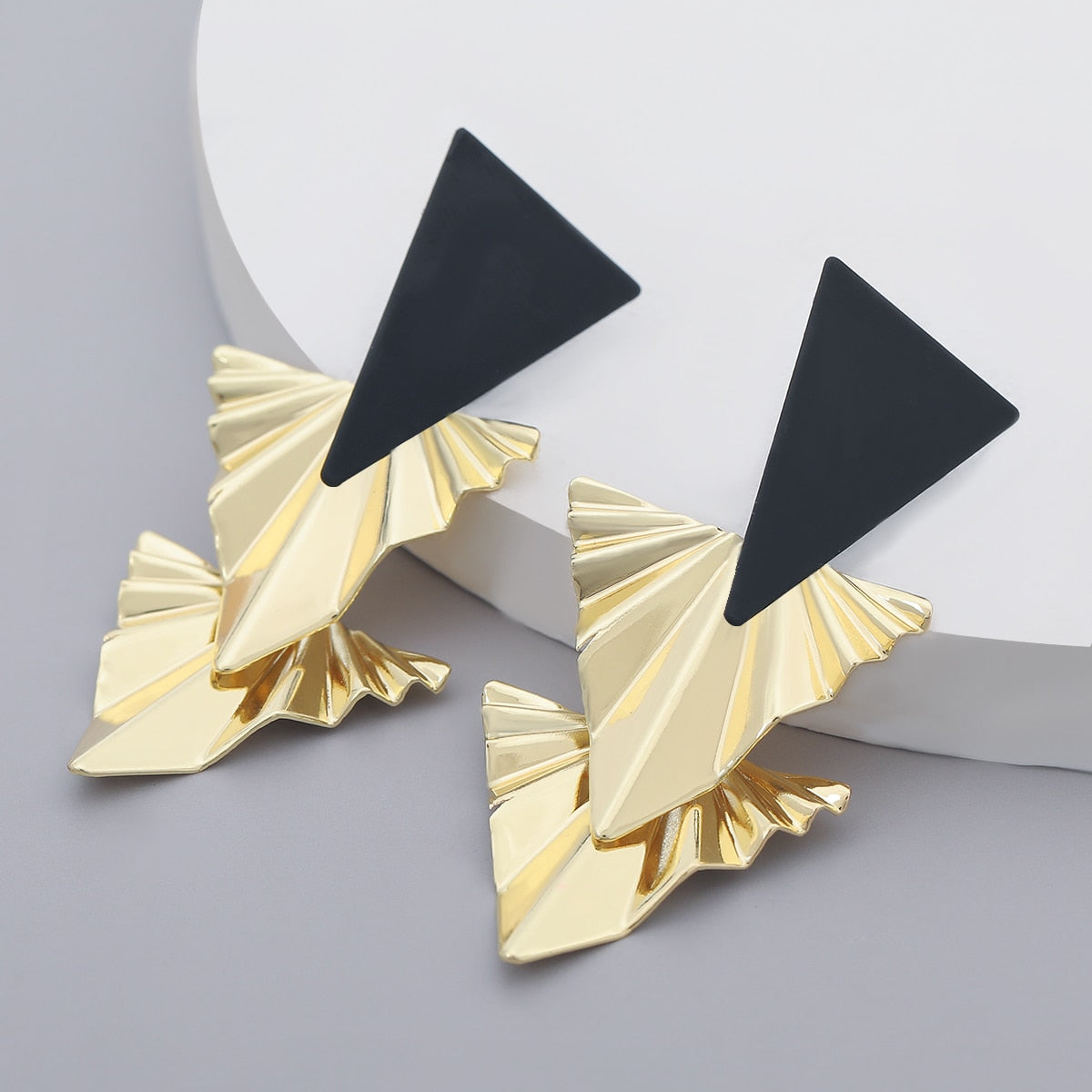Fashion Simple Metal Back Shape Geometric Earrings Women's Popular Creative Drop Earrings Retro Party Jewelry Accessories