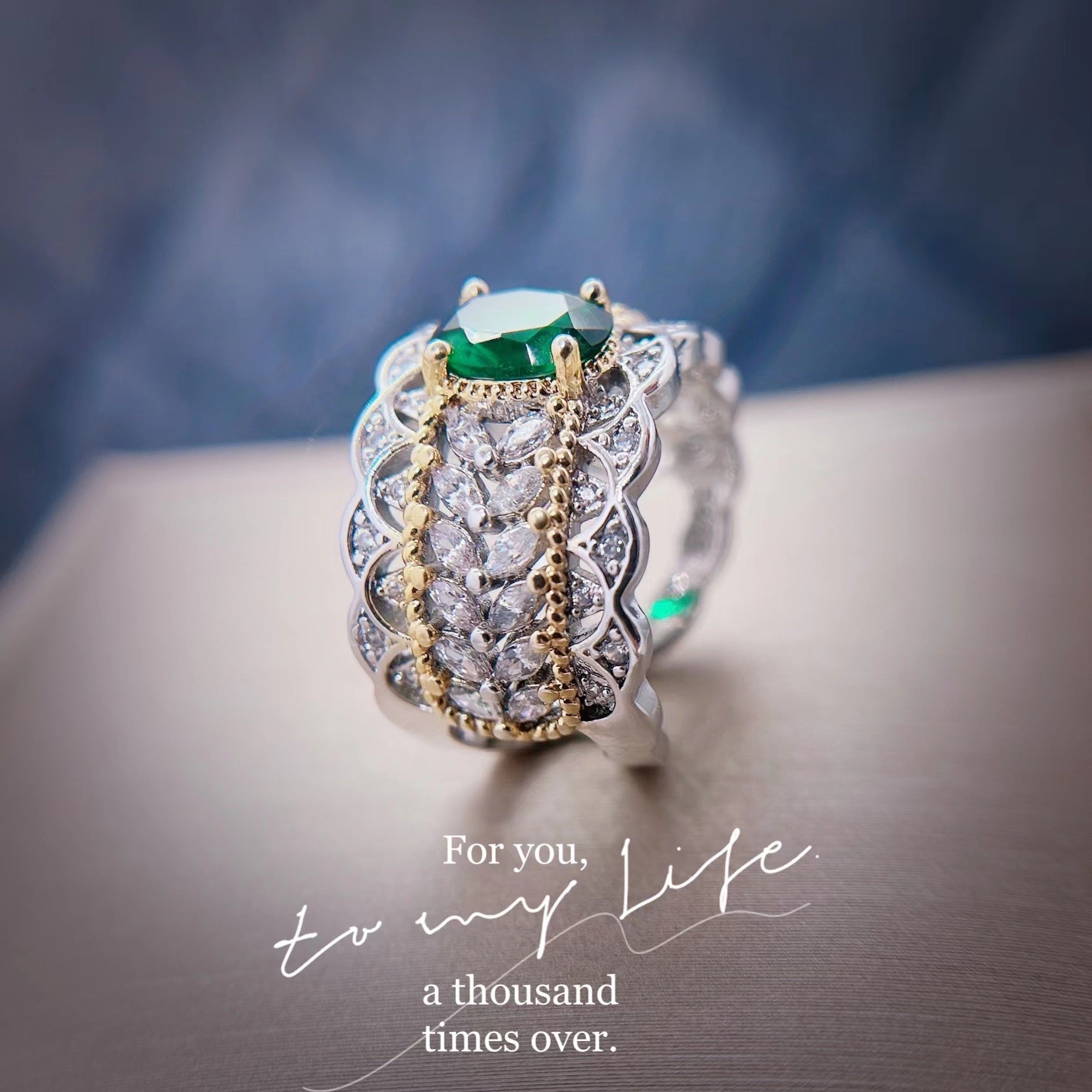 Italian Retro Court Style Hollow Pattern Two-Color Gold Couture Jewelry Lace Imitation Emerald Dove Egg Ring