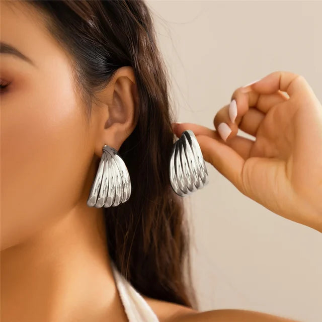 Punk Vintage Smooth Metal Hoop Earrings for Women Gold Color C Shape Circle Geometric Earrings Trendy Jewelry Gifts New