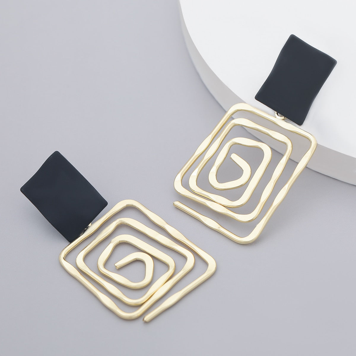 Fashion Simple Metal Back Shape Geometric Earrings Women's Popular Creative Drop Earrings Retro Party Jewelry Accessories