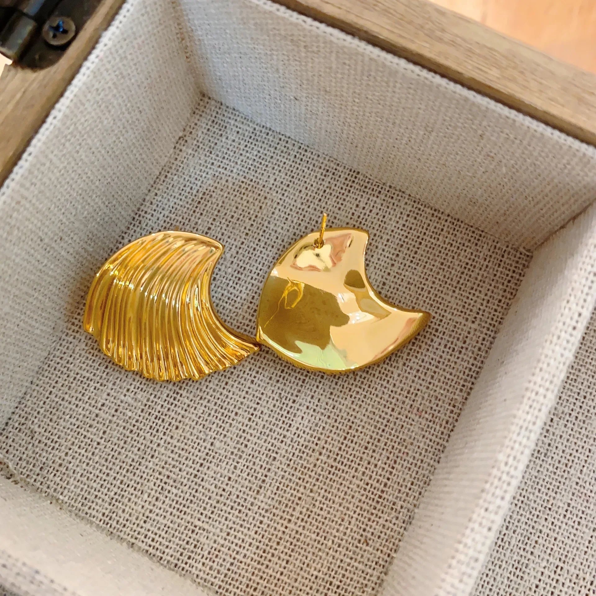 New Fashion Gold Plated Sea Wave Shell Shape Large Earrings for Women Unique Metal Textured Vintage Jewelry Gifts