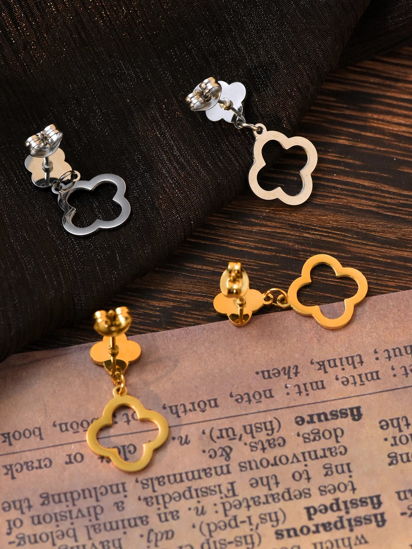 🍀 Vintage Clover Earrings - Matte Stainless Steel Daily Wear for Women