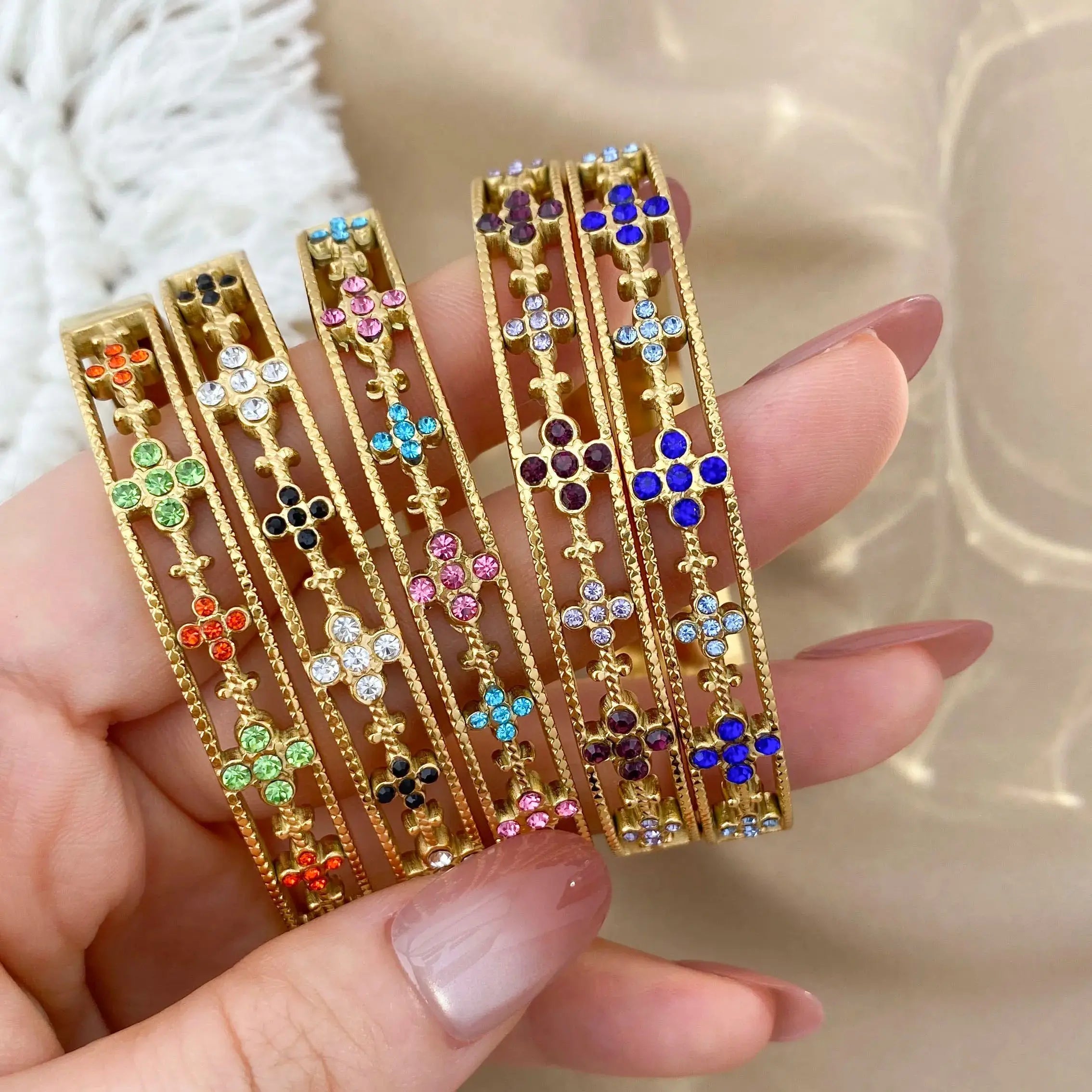 Luxury Bangles Popular Stainless Steel Trendy High Quality Inlaid With Full Zircon Gold Plated Clover Four-leaf Shape Bangles
