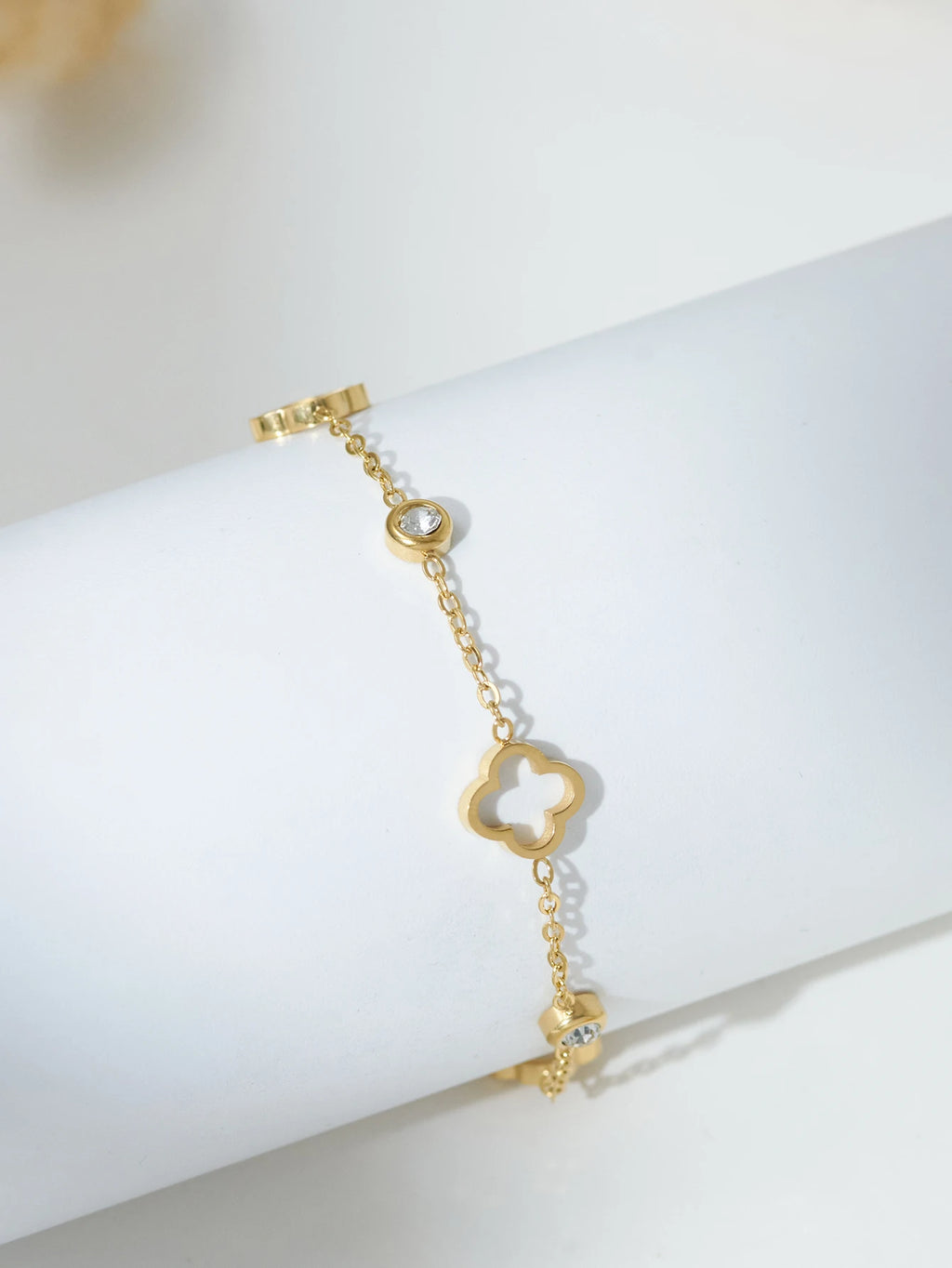 1 Piece Elegant Niche Luxury Triple Flower Bracelet  Daily Wear Gift for Friends Holiday Gift Women