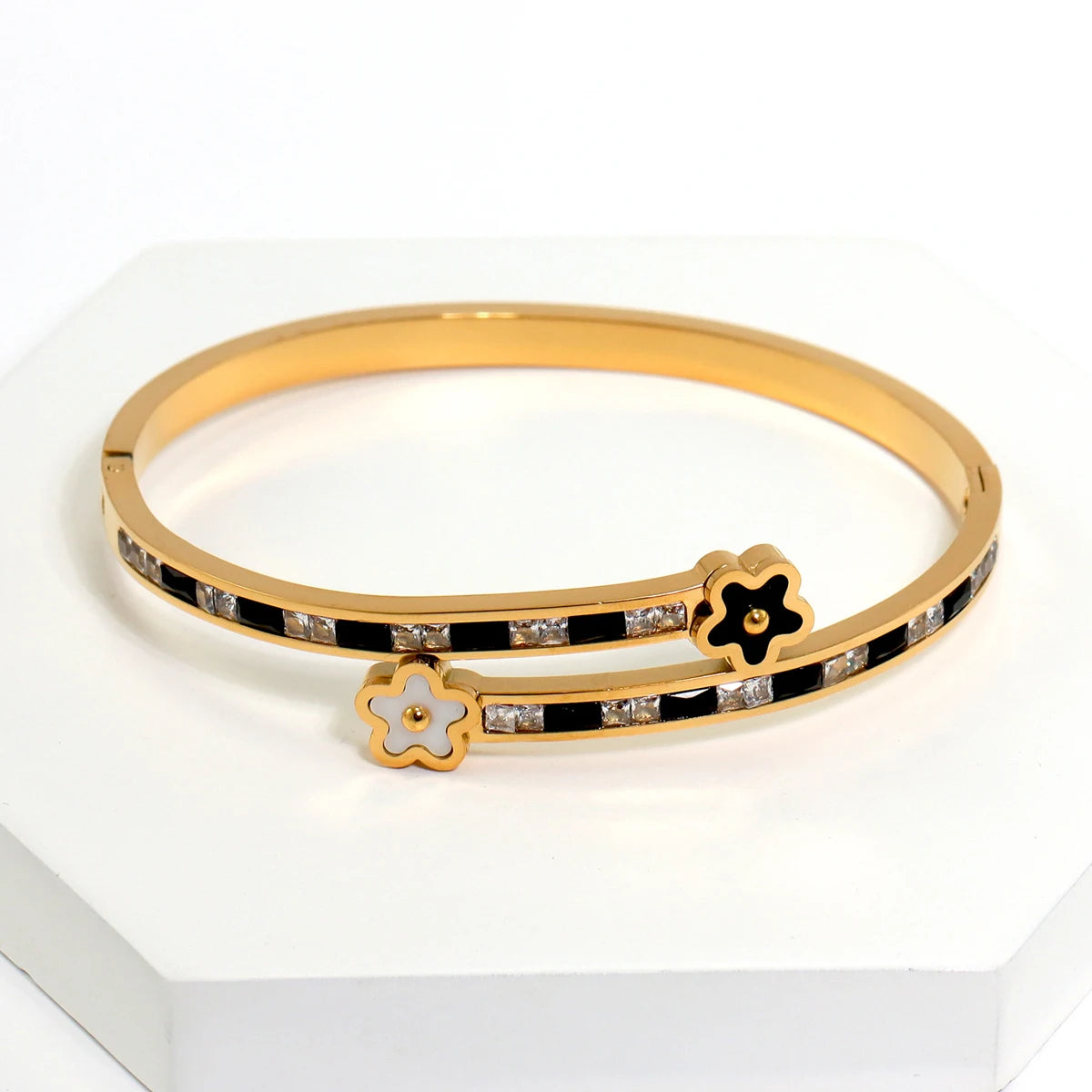 stainless Steel Clover Flower Cross Nail Bracelet for Women Leisure Wedding Jewelry Party Holiday Valentine
