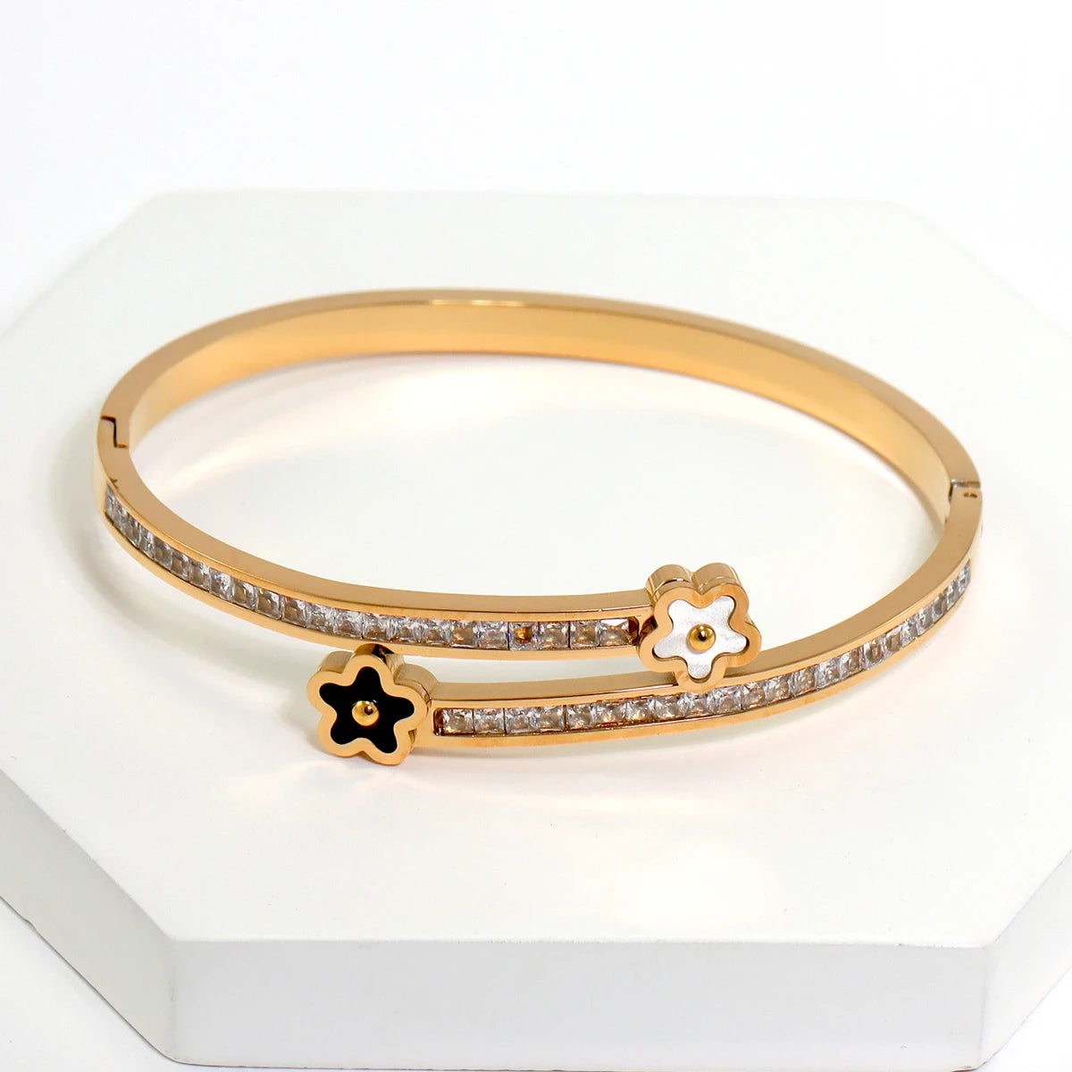 stainless Steel Clover Flower Cross Nail Bracelet for Women Leisure Wedding Jewelry Party Holiday Valentine