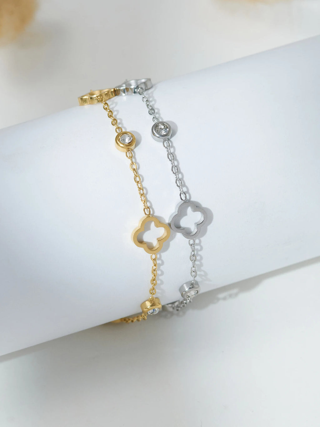1 Piece Elegant Niche Luxury Triple Flower Bracelet  Daily Wear Gift for Friends Holiday Gift Women